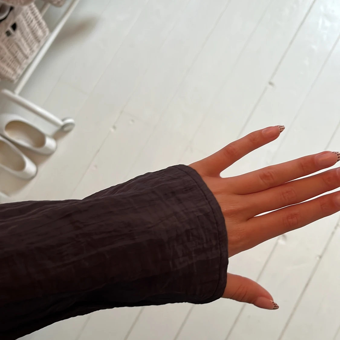 Svart omlottblus med knytband - 3