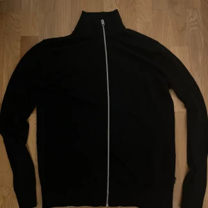 Jack & Jones full zip - Storlek S, sitter fint, nyskick, köptes för 500kr