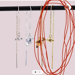 guldigt hjärtformat örhänge från L8H - Aldrigg använda, har dom kvar i boxen. Tveka inte vid frågor🥰