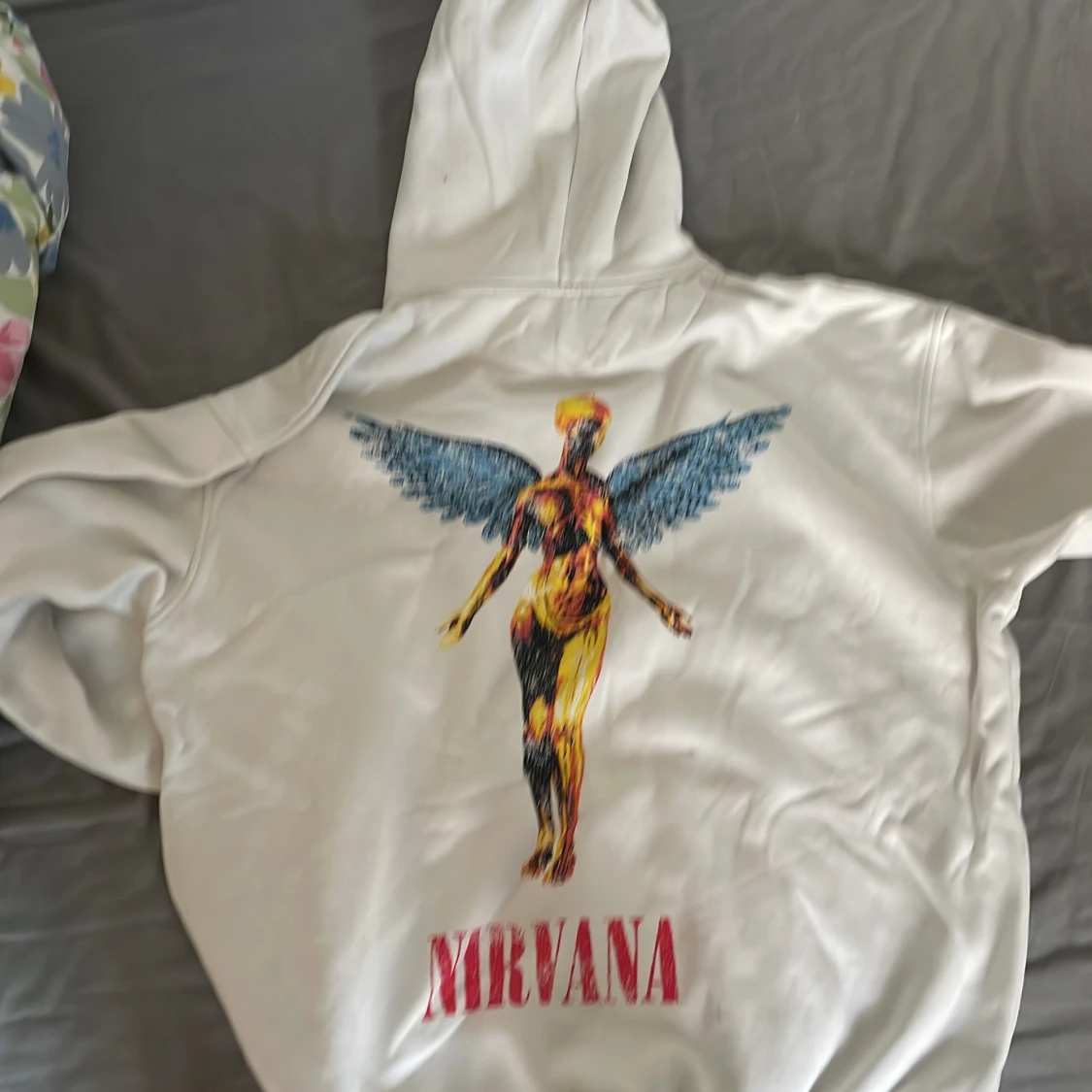 Vit Nirvana hoodie med tryck
