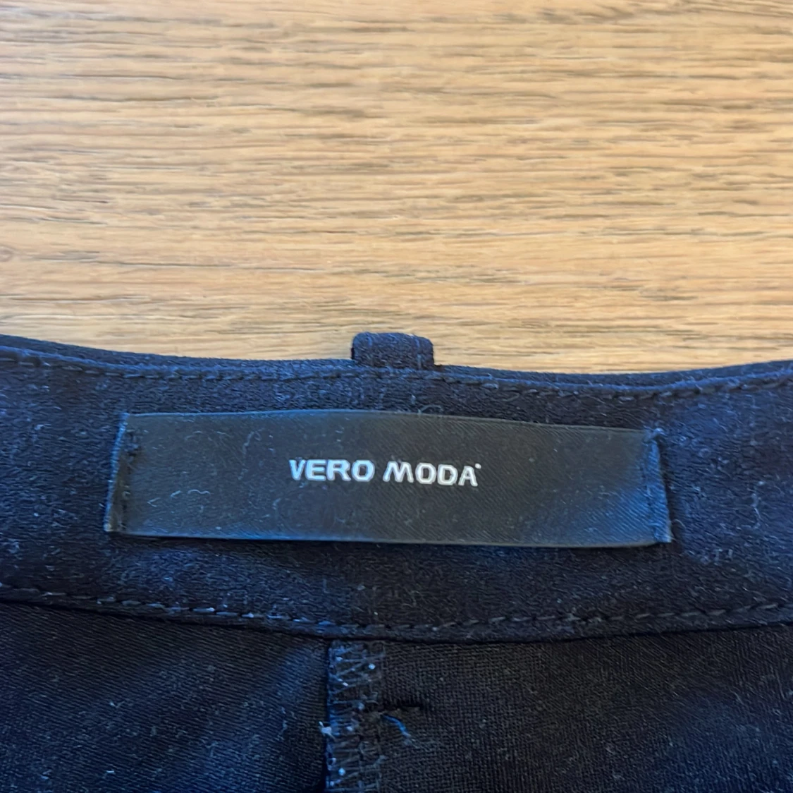 Svarta straight byxor från Vero Moda - 2