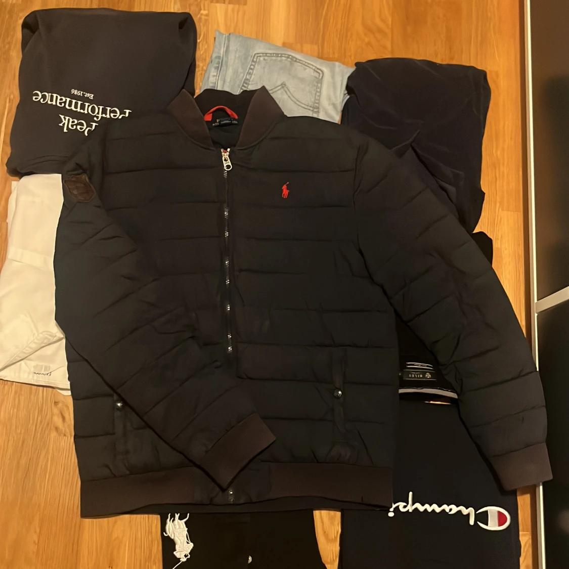 Flera snygga kläder till bra pris!  - 1