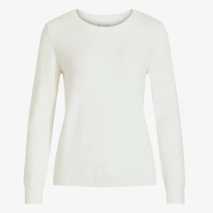 Vit stickad tröja från Vila - Klassisk vit stickad tröja från Vila med rund halsringning och ribbade muddar vid ärmslut och nederkant. Långärmad och enkel design som är lätt att matcha med olika outfits. 