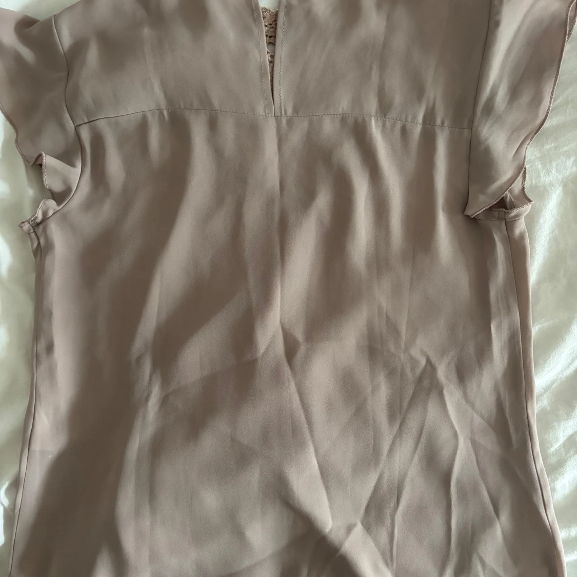 Ljusrosa blus med spets från ONLY - 2