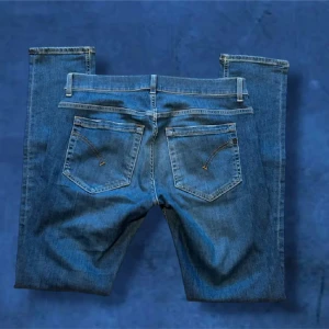 Dondups - Säljer dessa riktigt feta jeans från Dondup, modellen Zero i mycket bra skick. Vid minsta fråga eller fundering, tveka inte på att höra av dig🤝