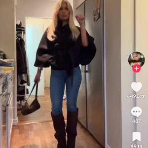 Skinny jeans Gina tricot   - Använda 1 gång, ifrån Gina tricot köpts för 299kr, storlek M men passar på rikigt S