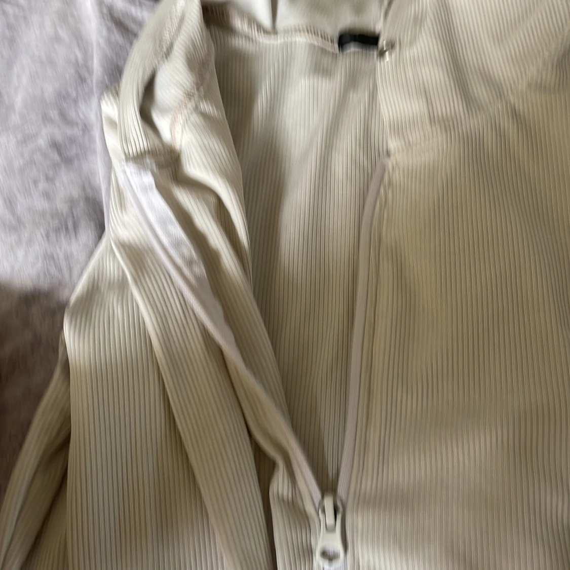 Vit randig tröja med huva - 4