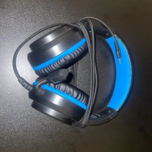 Gaming hörlurar  - Jag säljer gaming hörlurar den är bra och funkar bra