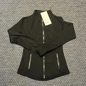 Lululemon - Oanvänd Lululemon storlek 6
