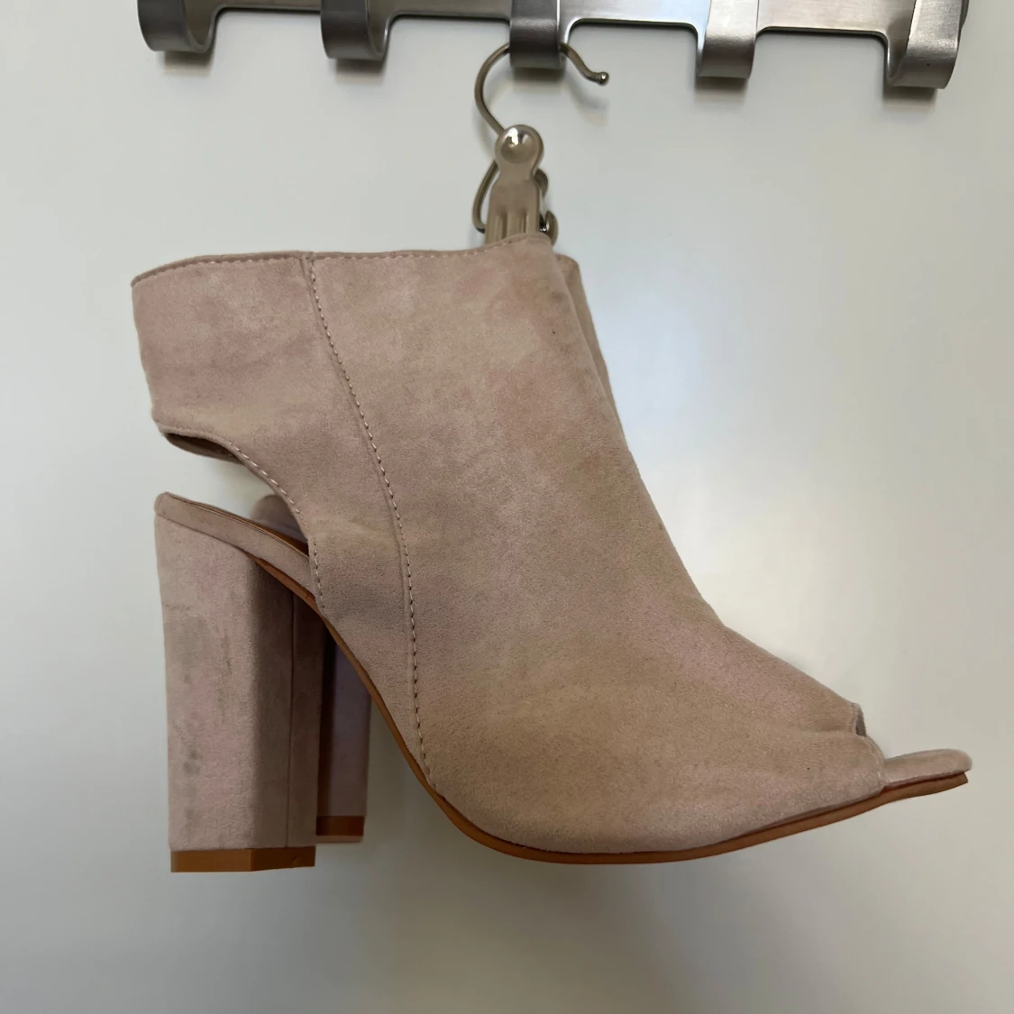 Beige låg stövel med öppen tå - 4