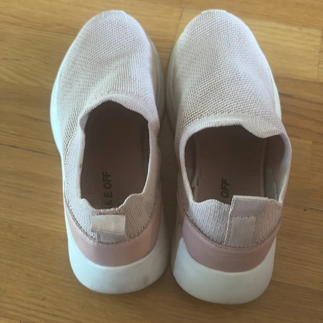 Ljusrosa slip-on sneakers - 1