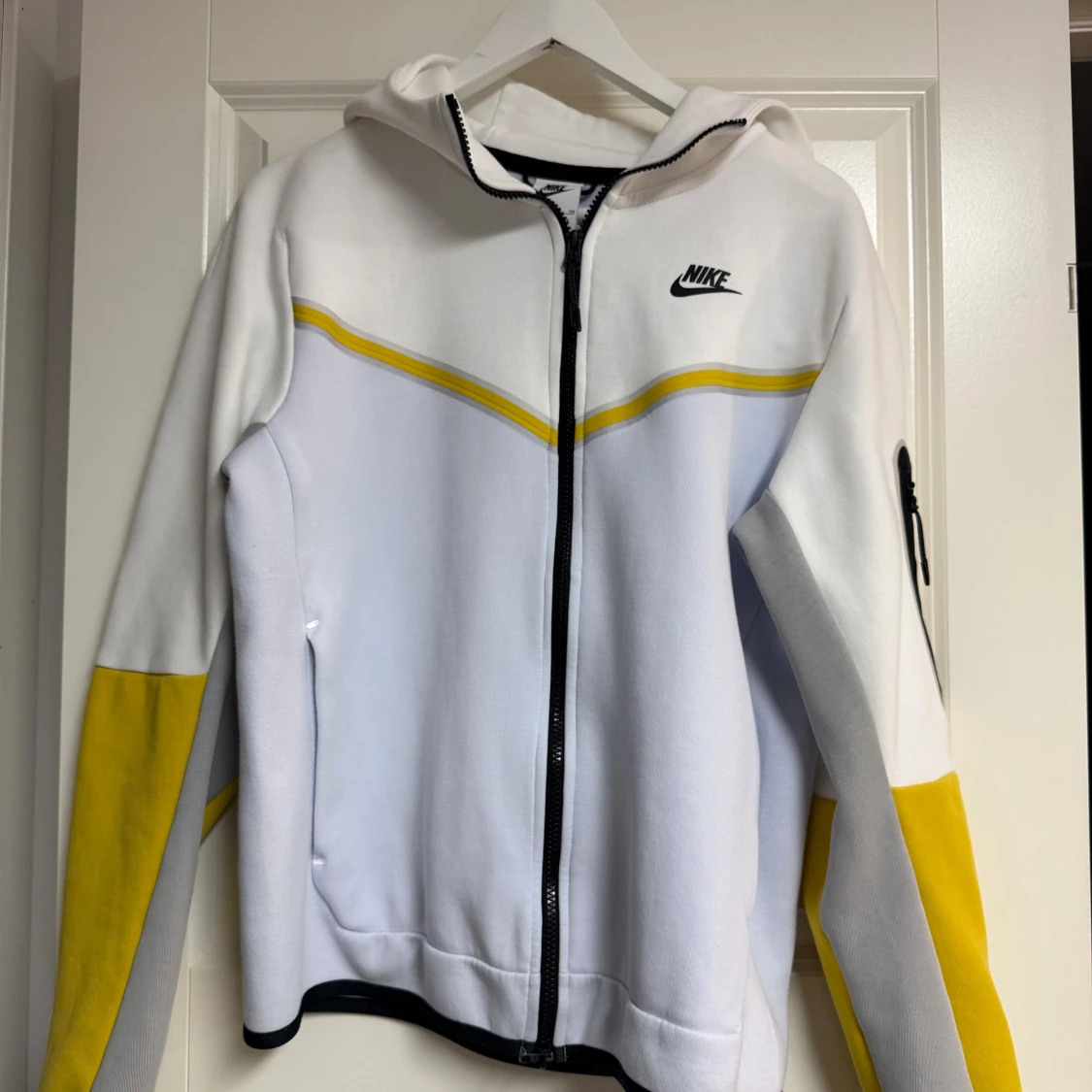 Grå/Vit/Gul Nike Tech Hoodie