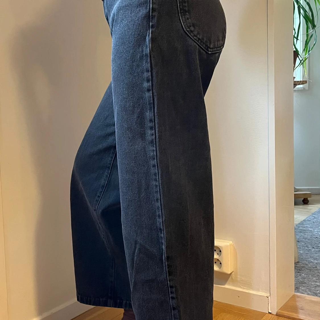 Svarta vida jeans - 3