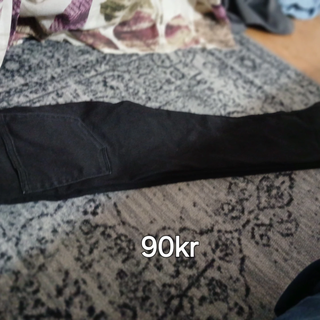 Svarta skinny jeans med ficka