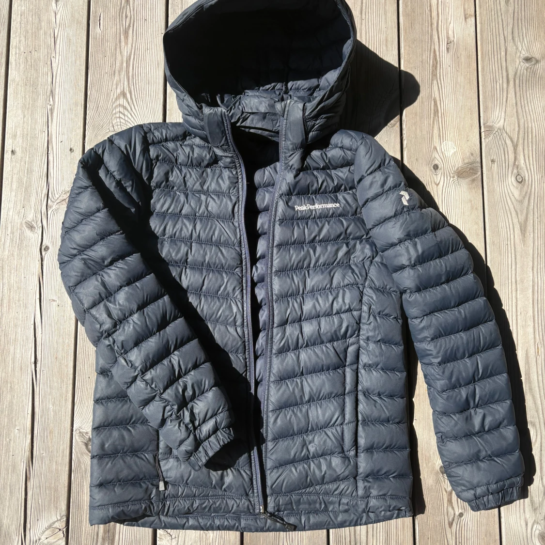 Mörkblå dunjacka Peak Performance 150