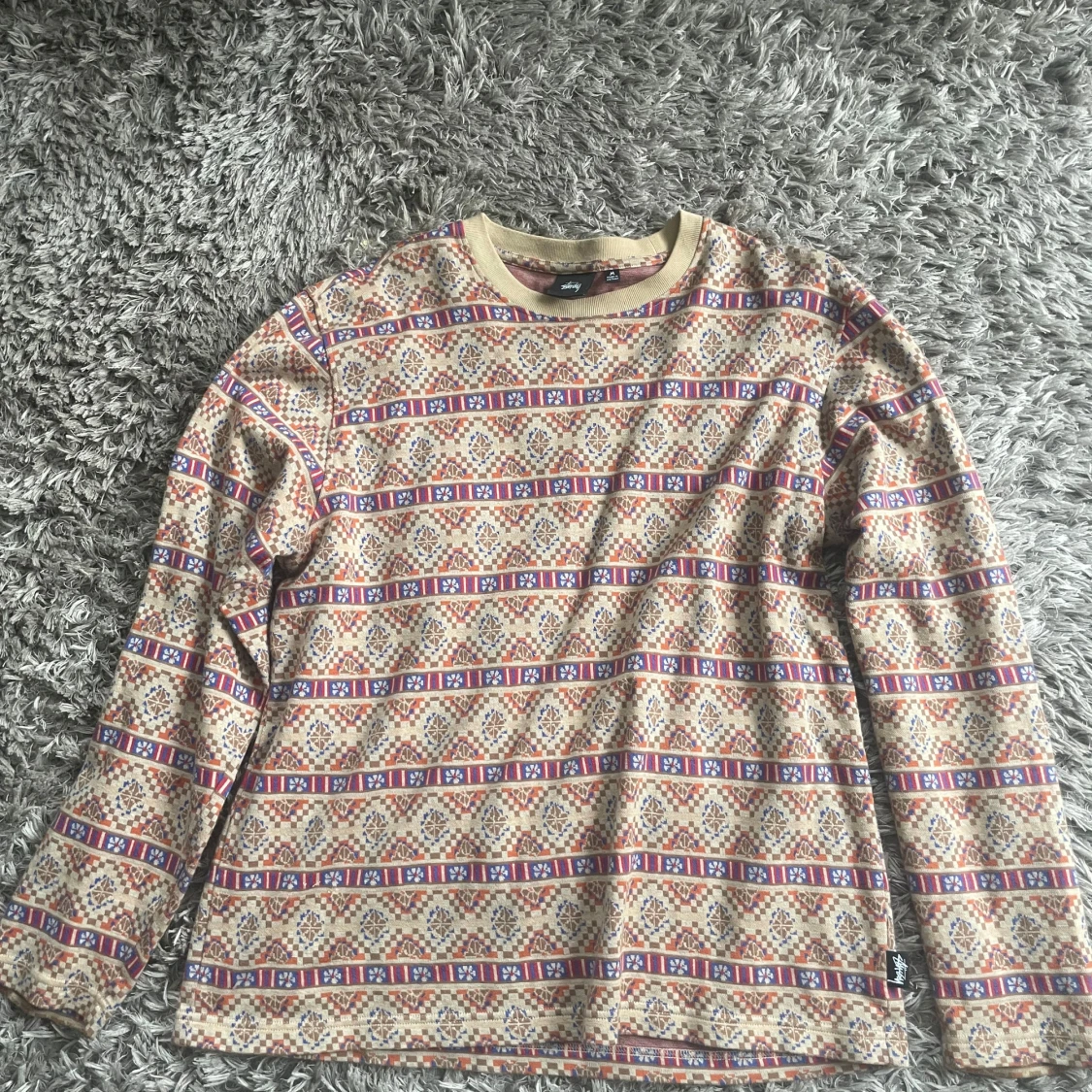 Mönstrad långärmad tröja från Stüssy