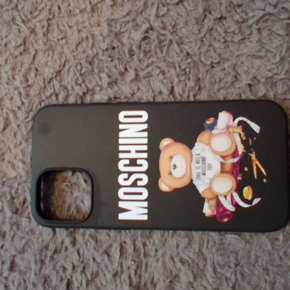 Svart Moschino mobilskal med nalle