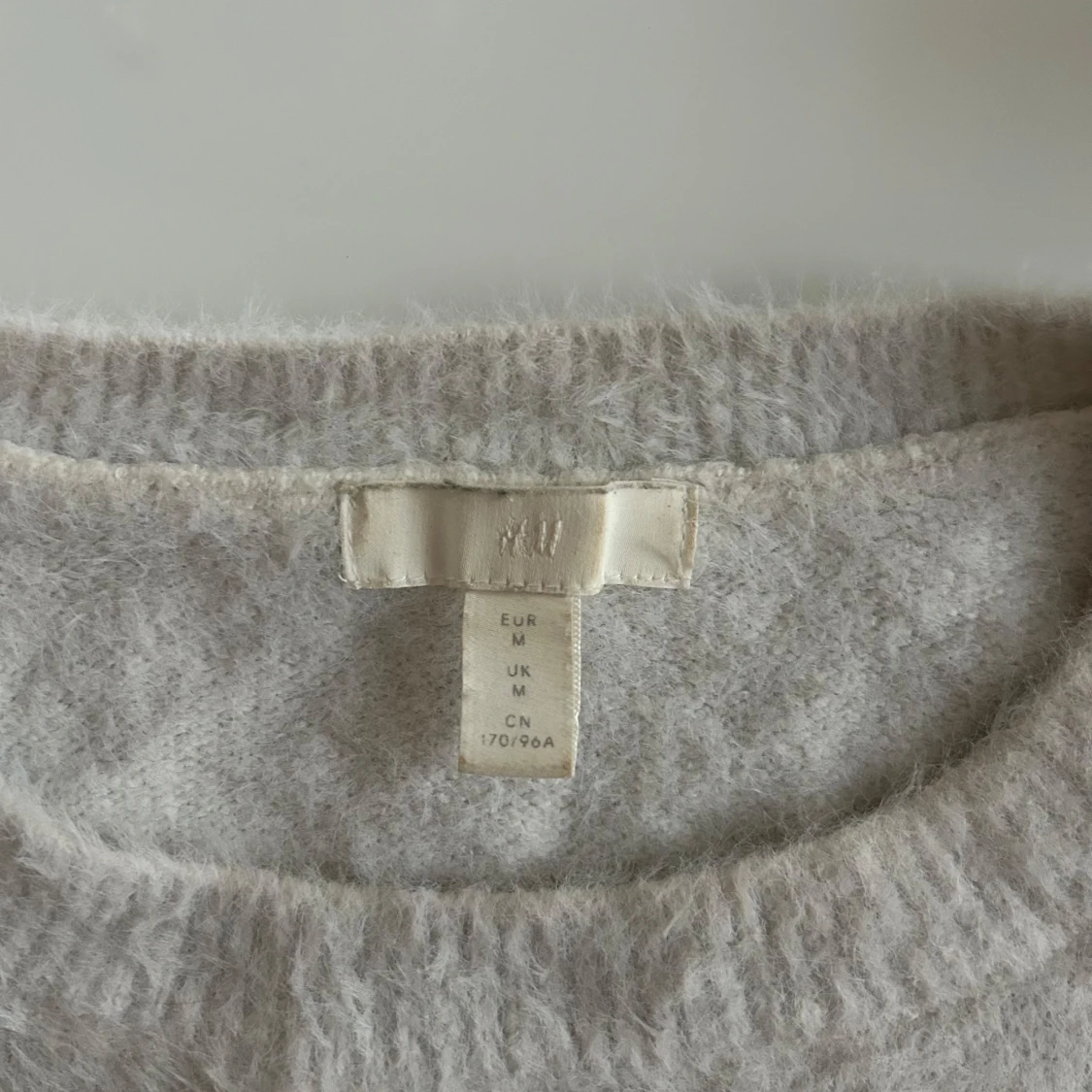 Vit fluffig stickad tröja - 3