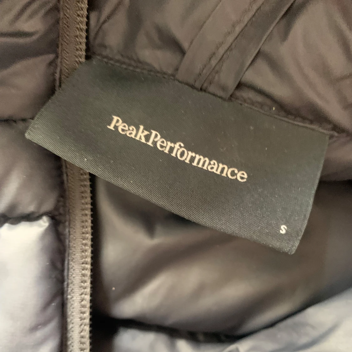 Svart dunjacka Peak Performance S - 1