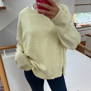 Softgoat boyfriend crew neck tröja  - Så snygg tröja från softgoat som nästan är helt ny! Storlek S men passar M och skulle jag säga då den är oversized 💕