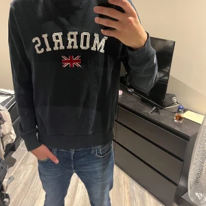Morris Sweatshirt marinblå - Morris Sweatshirt marinblå. Sparsamt använd