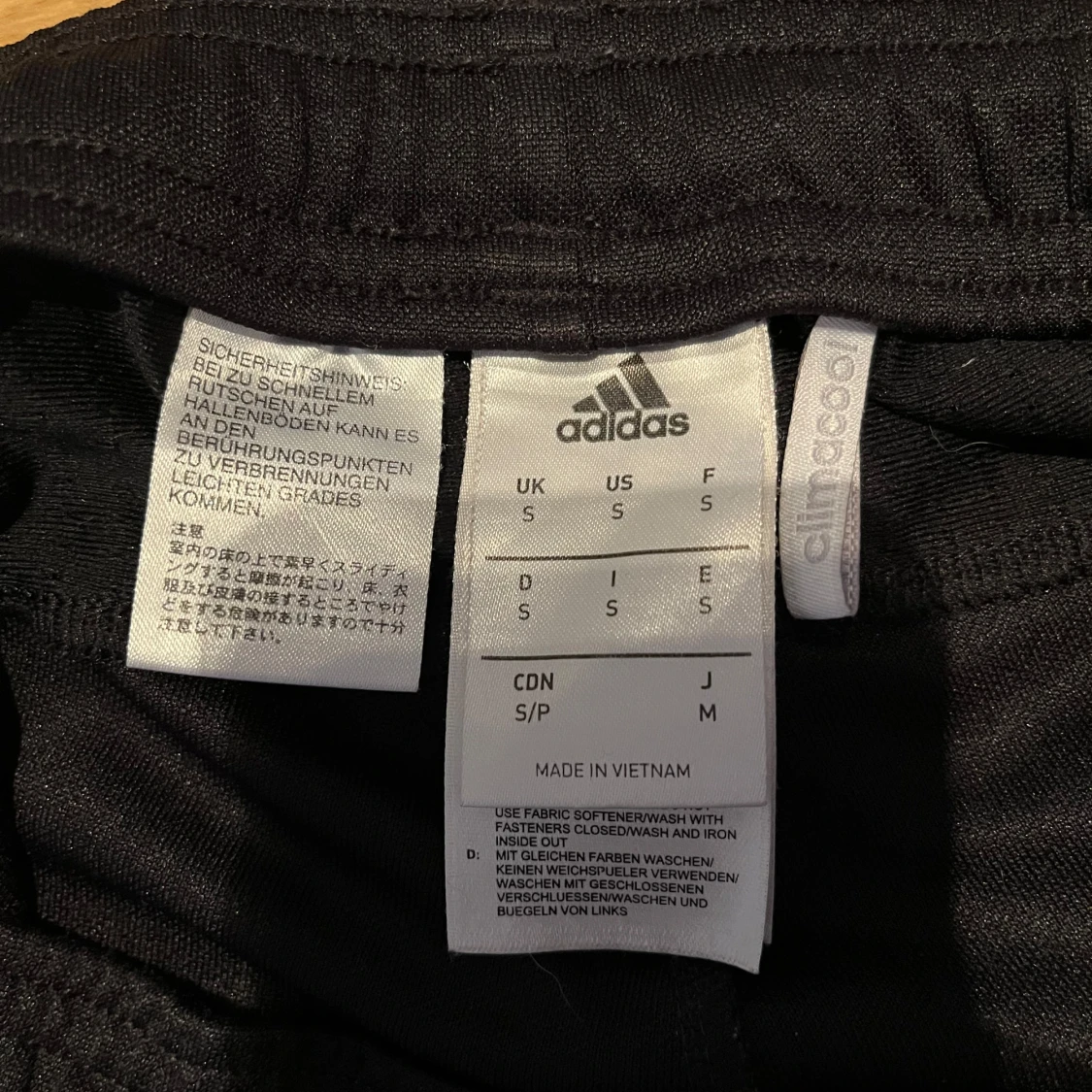 Svarta Adidas träningsbyxor S - 1