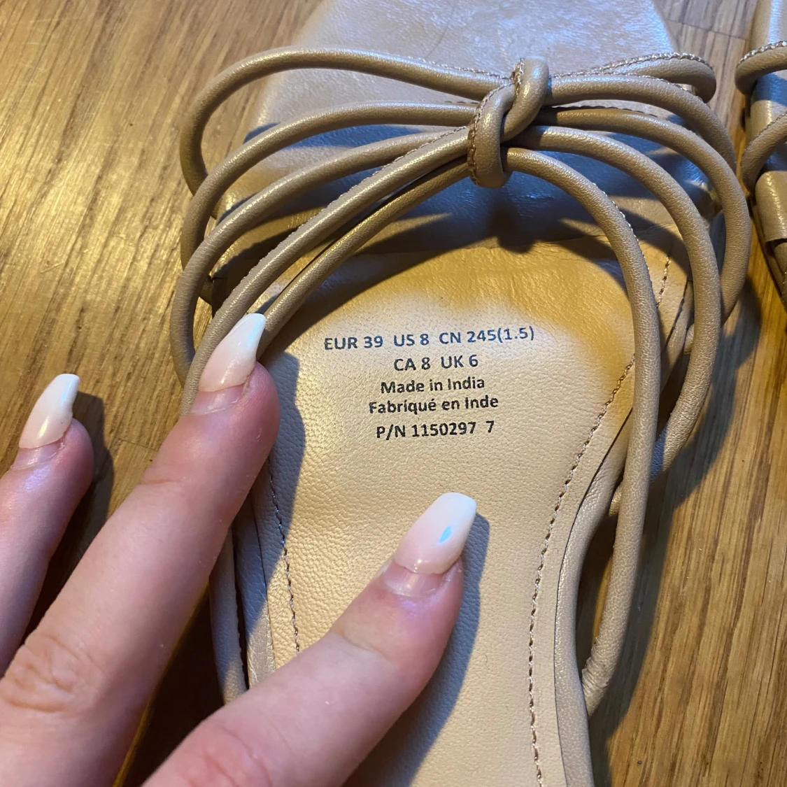 Beiga sandaler från &otherstories - 1