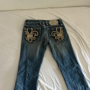 Miss me jeans - Skit snygga miss me jeans som tyvärr är för små i midjan på mig perfekt längd för 158-165 stilen , skriv om ni vill veta mer ❤️