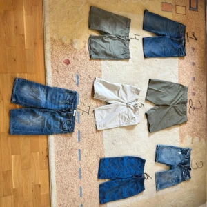 7 st olika shorts - Säljer 7 st olika shorts. Perfekta för sommaren och chill dagar. Flera har fickor och avslappnad passform. Skriv till mig för vilken byxa till du vill ha mer info om. 