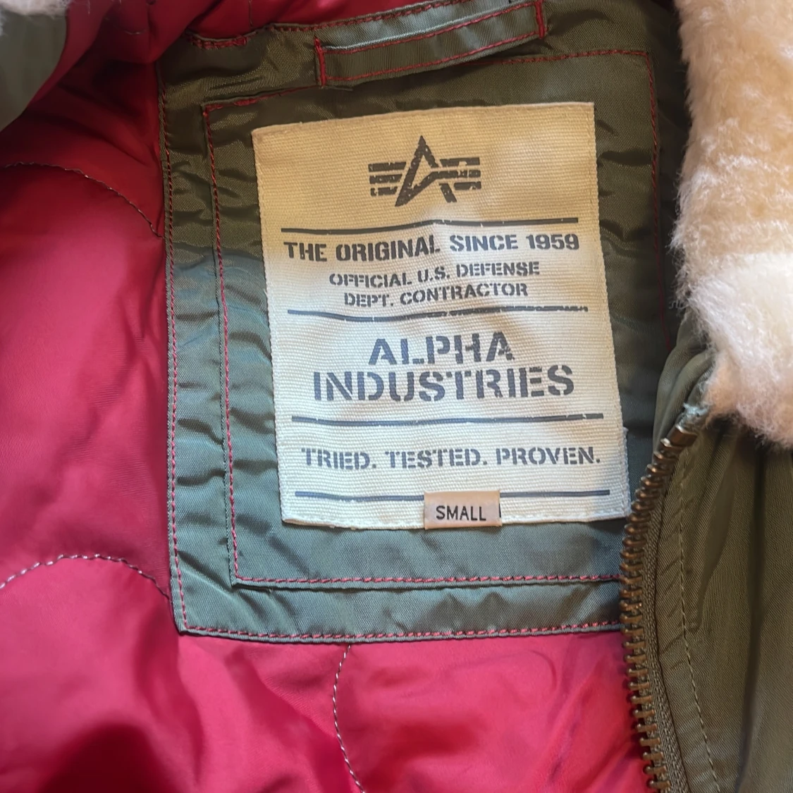 Alpha Industries grön bomberjacka S - 1