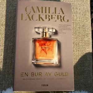 En bur av guld. Fin bok. Inbunden  - Inbunden bok i mkt fint skick. En bur av guld av Läckberg.
