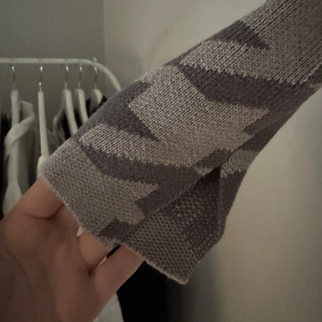 Grå stickad tröja Visual Clothing Project - 2