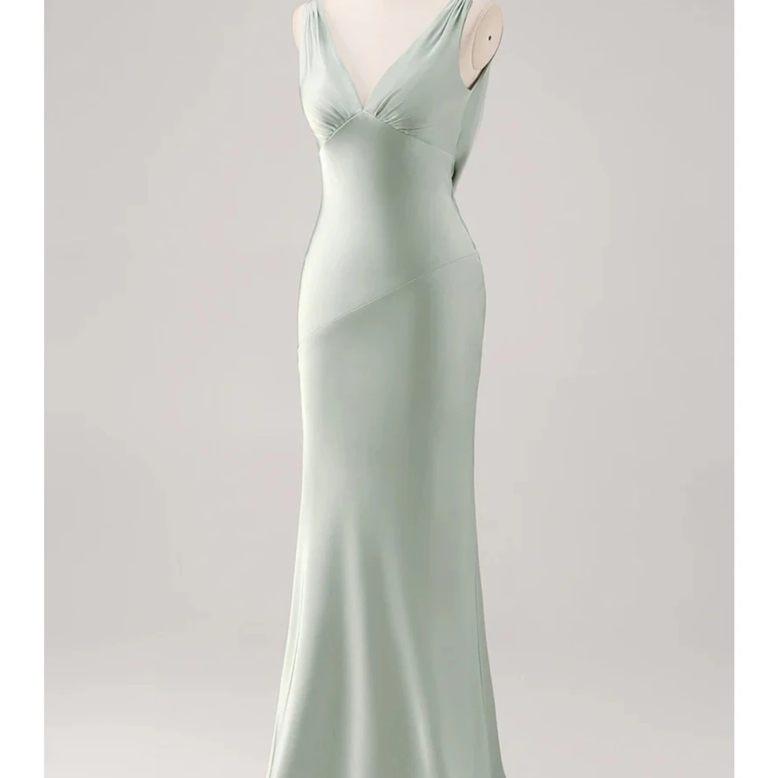 Ljusgrönbalklänning med öppen rygg