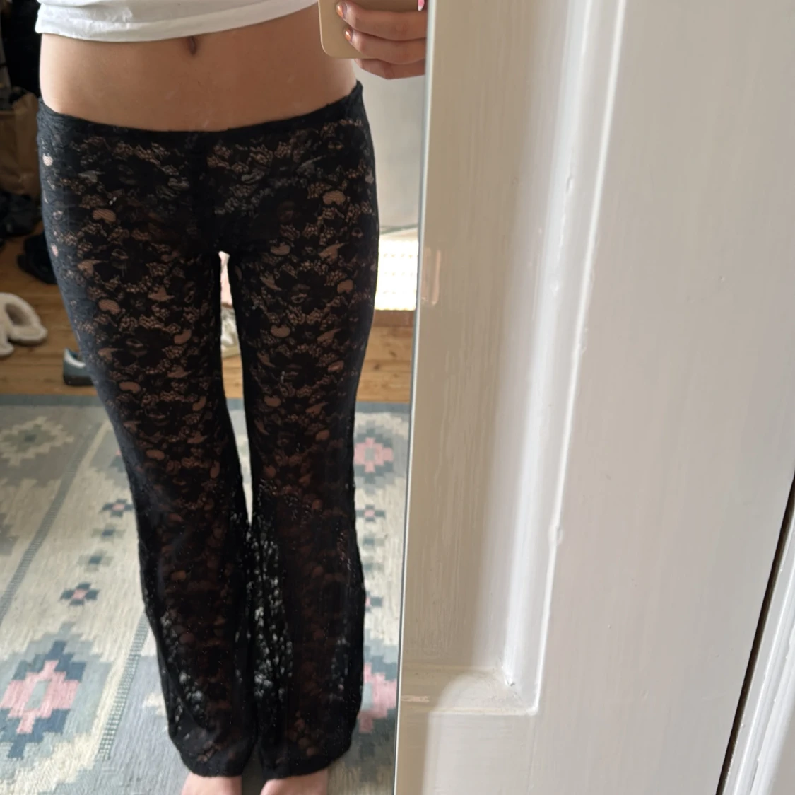 Lågmidjade svarta spetsbyxor - 2