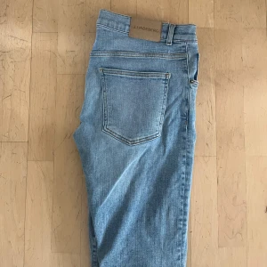 Ljusblå  jeans J.Lindeberg - Knappt använda, för långa för mig. W31 L36