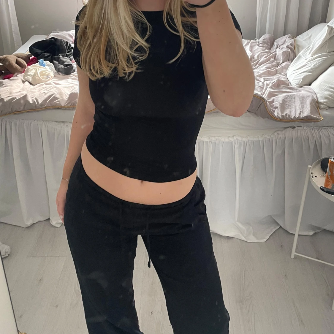 Svart croppad topp med öppen rygg - 2