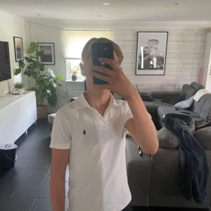 Ralph Lauren pike 10-12 år - Säljer min nu förlusten Ralph lauren piké så jag köpte på kids brand store i Frölunda det är inget som är dunder eller fel på den det är bara det att jag inte andvänder den och den är för liten för mig