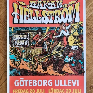 Håkan Hellström - Affisch, 50x70cm - Håkan Hellström - Rullande Åska 2017 konsertaffisch, 50x70cm  Använd med i bra skick - Lite vikt i övra vänstra hörnet  Skickas i tjock papprulle!