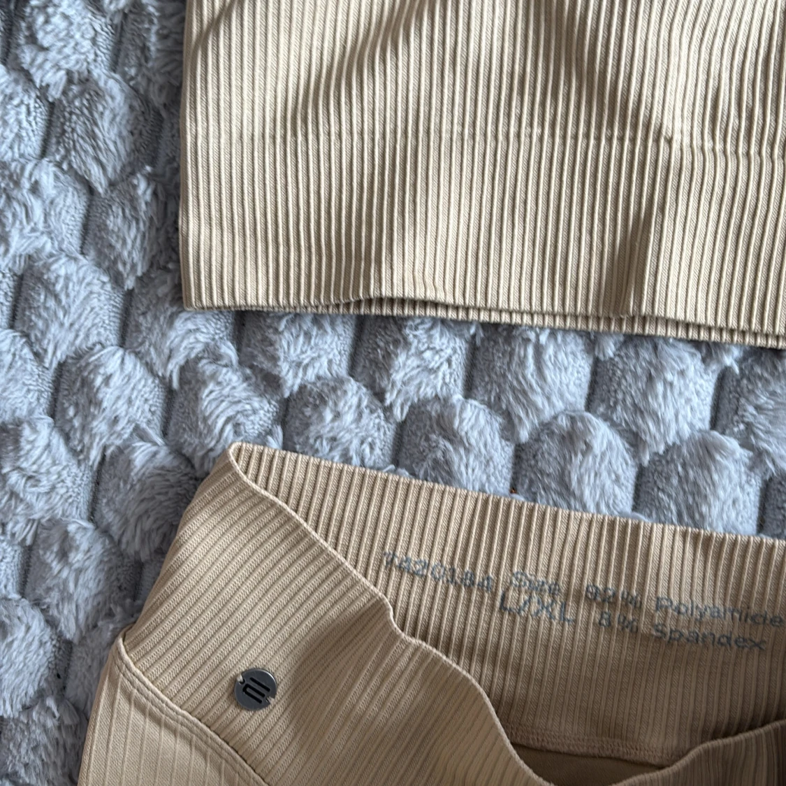 Beige ribbat sett  från Stronger - 3