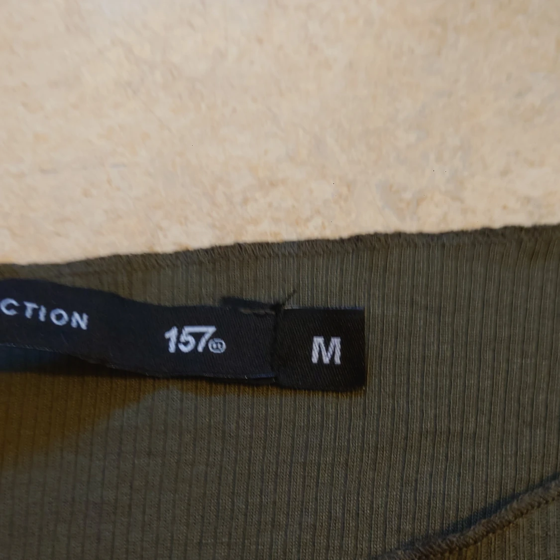 Olivgrön ribbad långärmad tröja från lager 157 - 1