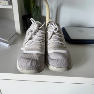 Boss skor - Säljer mina skor då jag har fått nya och har ingen användning av dessa nu. Kan också gå ner i pris om det behövs 