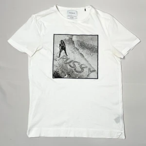 Limitato t-shirt - Limitato ”Pus*y” T-Shirt. Skick: 7/10, fläck armhålor. Retail: 1,600 SEK, slutsåld.