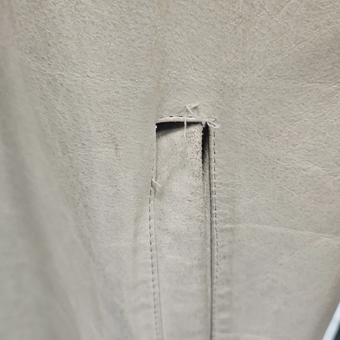 Beige skinnrock från Petroff, stl 42 - 2