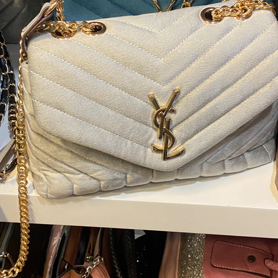 Beige quiltad axelväska  - 2