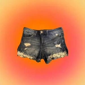 Shorts - Fina jeans shorts💞knappt använda.