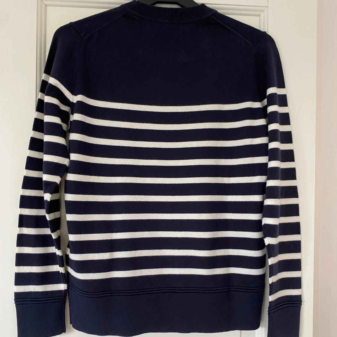 Randig marinblå tröja från GANT - 1