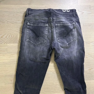 Dondup George slim fit jeans  - Mycket fint skick | Size 30 passar 30/32  | fraktar spårbart inom 24 timmar |  för att köpa klicka ” köp nu” | vid frågor skriv ett meddelande |