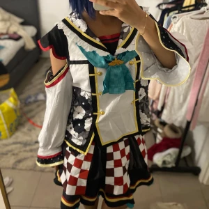 Doki doki cosplay! - Det var flera år den jag använde denna cosplay och har vuxit ur den🙈 Den är frpn doki doki och är i princip i nyskick! Skicka om du har frågor! Asiatisk storlek 3xl!