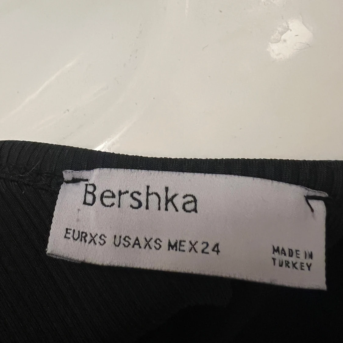 Svart one shoulder ribbad body - 4