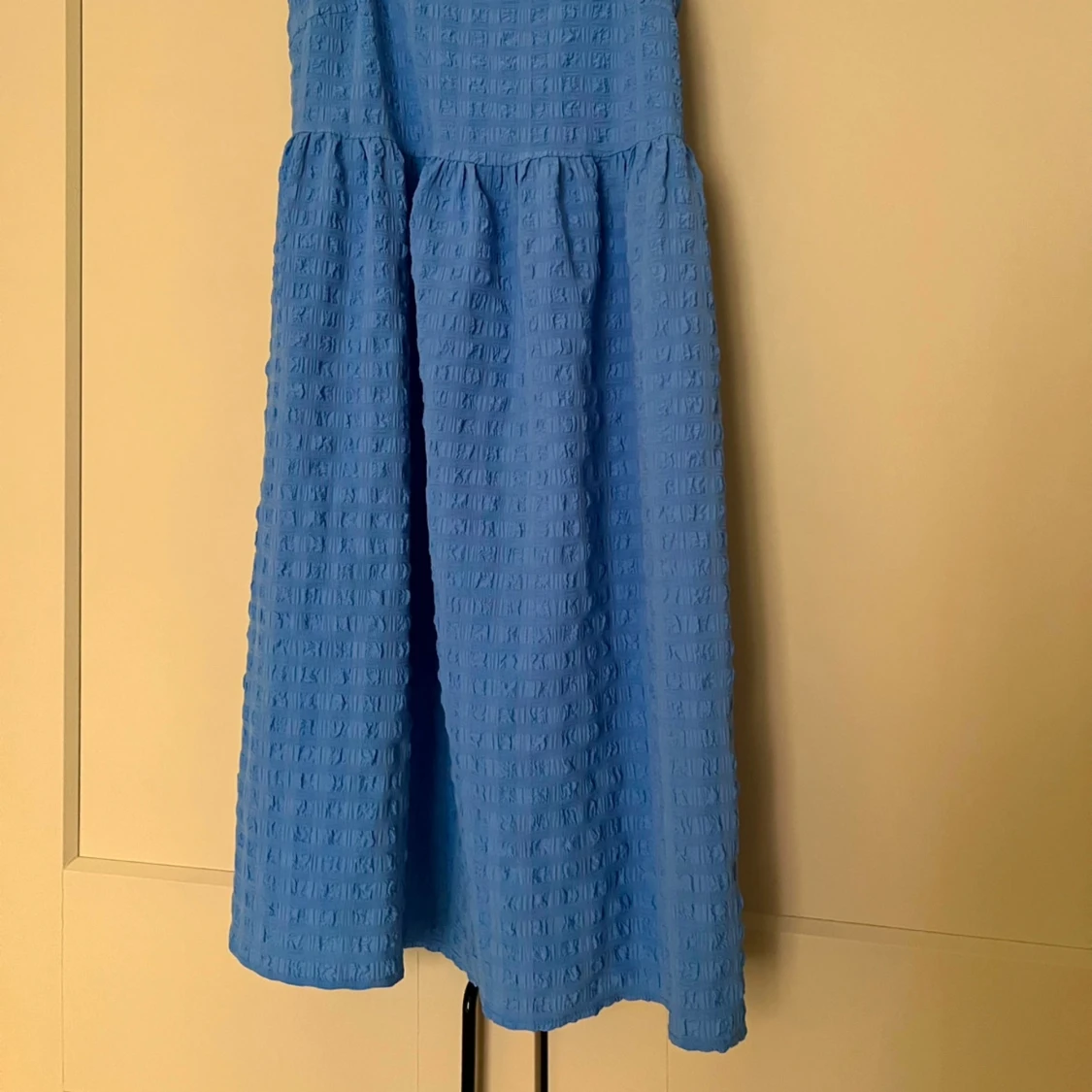 Blå ärmlös sommarklänning - 1